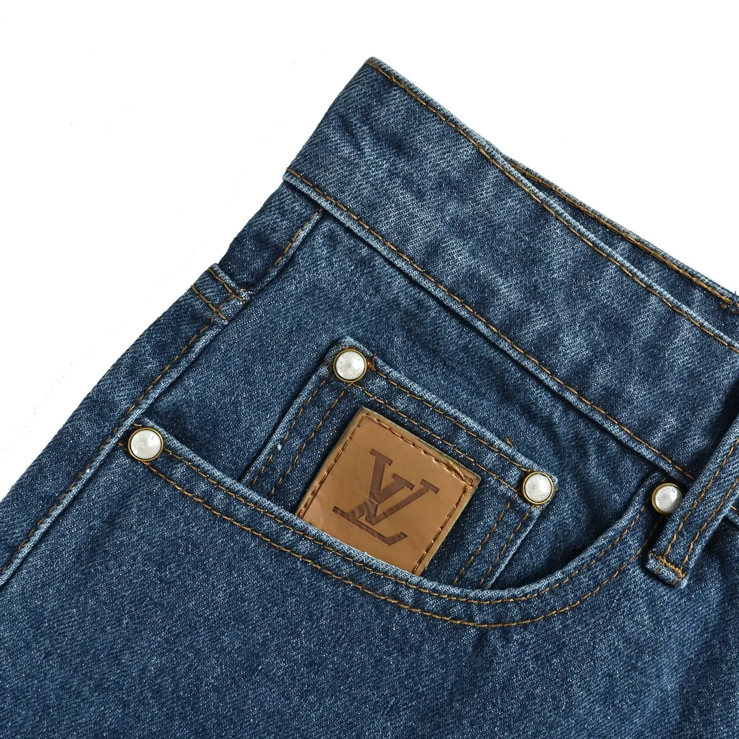 Louis Vuitton/Louis Vuitton denim shorts with embroidered logo on the back pocket